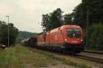 1116 095 mit einem Gterzug am 30.07.2010 in Aling.