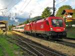 Vor fast einem Jahr ( 11.10.09 ) sah die Bahnwelt ein wenig anderst aus. Der damals noch mit herkmmlichen Wagen bespannte  Transalpin  lies sich in Braz mit der fhrenden 1116 188 und einer Schwesterlok ablichten. Leider schaffte ich es nie den Gegenzug zu fotografieren :(

Lg