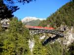 Zug 45145 auf Schlosbach-Brcke, zwischen Hochzirl und Leithen.