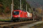 1116 089-2 mit einem Gterzug im Bahnhof Payerbach-Reichenau.