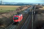 1116 084 ist am 15.03.2011 mit diesem leeren Gefco Autoganzzug Richtung Wien Zentralverschiebebahnhof unterwegs. Die Aufnahme entstand in der Nhe von Gramatneusiedl.