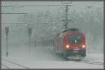 EN 234 von Rom nach Wien gezogen von 1116 138 durchfhrt bei dichtestem Schneetreiben den Bahnhof St.