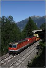 1144 062 und 1116 082 ziehen einen Gterzug ber Tauern Sdrampe Obervellach 28.6.2011