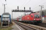 1116 073 vor einem Leerpersonenzug von Wien Matzleinsdorf nach Wien Westbahnhof, hier bei der Durchfahrt des Bahnhof Penzing; am 03.12.2011