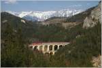 Semmeringbahn - ber die Kalte Rinne fhrt ein 1116er Tandem mit EC 531 von Wien Meidling nach Villach.Im Hintergrund sieht man die Bergspitzen der Rax.
Breitenstein 24.3.2012