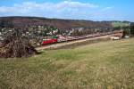 OIC 868, unterwegs Richtung Westen, am 28.03.2012 bei Eichgraben-Altlengbach (inkl. Holzhaufen;-)