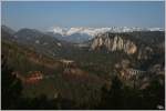 Panorama der Semmeringbahn - Eine 1116 zieht den IC 553 bergwrts in Richtung Semmering. Dahinter links das Kalte Rinne Viadukt und rechts davon das Krausel Klause Viadukt.
Breitenstein 24.3.2012