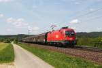 1116 179 mit einem Gterzug am 19.05.2012 bei Plling.