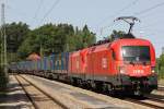 BB 1116 084 zog am 21.8.12 den 1116 110 und einen LKW-Walter KLV durch Aling (Obb.).