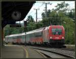 1116 220-3 mit dem IC 534 „Naturpark Grebenzen“ bei der Durchfahrt in Atzgersdorf-Mauer am 15.8.2006.