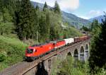 1116 114 + 1144 062 mit einem Gterzug am 04.05.2013 am Hundsdorfer-Viadukt zwischen Bad Hofgastein und Angertal.