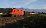 1116 113-2 ist am 3.10.2013 kurz vor Sonnenuntergang mit einem gemischten Güterzug bei Niederaudorf unterwegs.