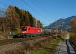 1116 032 mit einem Gterzug am 17.11.2012 bei Terfens.