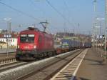 1116 280 der ÖBB zieht am 13. März 2014 einen KLV durch Ansbach in Richtung Würzburg.