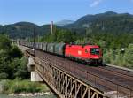 Die 1116 273 mit einem Stahlzug am 16.06.2012 bei der Überfahrt über die Salzach bei Golling.