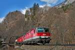 1144 214 / 1116 xxx fahren zusammen mit der Schublok 1144 119 mit einem langen gemischten Güterzug bei der Schanatobelbrücke bei Braz am Arlberg,Länge 43m,vorbei.Bild vom 12.3.2015