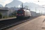 1116 265-8 durchfährt morgens aus Richtung Bludenz kommend die Haltestelle Schlins-Beschling bei Km 56.2 der Vorarlbergbahn, Anfang Oktober 2012