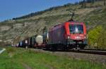 1116 069 von ÖBB fährt mit einen Containerzug in Richtung Süden am 15.04.15 bei Thüngersheim.