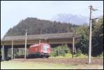 1116 106 bringt eine RoLa zum RoLaterminal am Brennersee. Aufgenommen im Sommer 2003 hinter Kufstein.