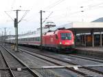 BB 1116 123-9 dient als Zuglok des IC2083 und wartet hier in Hannover Hbf auf die Abfahrt nach Hamburg.