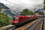 1116 058 fährt nit einer Schwesterlokomotive mit dem EC 163 von Zürich HB nach Graz beim Bahnhof Hintergasse vorbei.bild vom 11.6.2016