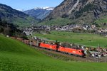 Bei Anger gibt es einen schönen Blick auf Bad Hofgastein und das Gasteinertal. Am 24. April 2013 konnte hier dieses Tauri-Tandem, bestehend aus 1116.124 und 1016.031, mit einem Ganzzug abgelichtet werden.