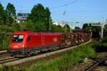 ÖBB Tauri nehmen mit ihren Güterzügen meist den Nordring, um zum Münchner Rangierbahnhof zu gelangen. Am Abend des 13. Juni 2013 konnte 1116 199 jedoch mit einem gemischten Güterzug auf den Güterzug-Gleisen des Südrings aufgenommen werden.