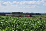 eine Taurus fährt mit drei City Shuttle Wagen in Richtung Pregarten.