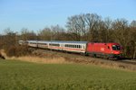 Am 16. Dezember 2013 beförderte 1116 056 den IC 2083 über den gesamten Laufweg von Hamburg nach Berchtesgaden, hier aufgenommen am ehemaligen Block Hilperting bei Bach.