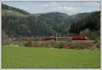 1116 075 mit dem IC 533  Carinthischer Sommer  von Wien nach Villach aufgenommen nach Kindberg im sg. Wartberger Bogen am 10.4.2007. Dies ist einer von zwei Zgen, bei denen die von den MAV angemieteten Reisezugwaggons zum Einsatz kommen.