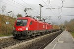 1116 178 + 1116... mit Güterzug in der Haltestelle Schlöglmühl am 24.10.2016.