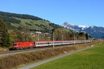 Bei Kirchberg in Tirol wurde auf den Transalpin gewartet. Der EC 163 nach Zürich HB wurde am 02. November 2014 zwischen Selzthal und Buchs SG von der 1116.039 bespannt. Bei herrlichen Wetterbedingungen durcheilte der Schnellzug das Brixental.