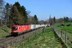 Letzter über die Mangfalltalbahn umgeleiteter Zug des Tages war der KT 42156 von Verona Q.E. nach Rostock Seehafen. 1116.191 und eine Schwestermaschine brachten den Zug bis nach München Laim, dort wurde dann auf eine DB Lok umgespannt. Aufgenommen wurde das fotogene Tandem bei Föching (19. April 2015).