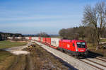 1116 035 fährt mit einem EKOL bei Grabenstätt in Richtung Salzburg, aufgenommen am 25. Februar 2017.