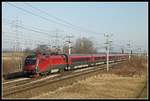 1116 216 mit Railjet bei Götztendorf am 5.02.2019.