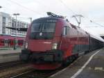 Kurz nach den EC 188 mit dem Feuerwehr Taurus Mnchen Ostbahnhof verlassen hat hie es Achtung Bahnsteig 7 ein Zug Fhrt durch!!!    Es handelte sich hierbei um RJ 262 in richtung Endbahnhof Mnchen