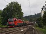 Die 1116 227 am 31.07.2010 mit einem Kesselwagenzug bei der Durchfahrt in Wernstein.