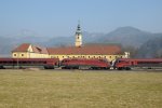 Railjet und Raisach: 1116 204 zieht und schiebt sich am 05.03.11 Richtung Innsbruck in Oberaudorf