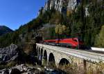 1116 240 mit einem Railjet am 31.10.2012 am Krausel-Klausen-Viadukt nahe Breitenstein.