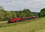 1116 216 mit einem umgeleiteten Railjet nach Mnchen am 15.06.2013 bei Pleinting.