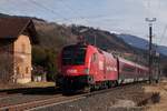 1116 225 betreibt Eigenwerbung für die ÖBB, als sie am 24.02.2020 auf der Drautalbahn mit dem rj596 'Gasteinertal' (Flughafen Wien - Klagenfurt) in Richtung Villach unterwegs ist.