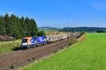 1116 199 mit einem Güterzug am 22.09.2020 bei Pöndorf. 