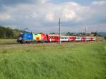 R 3967 geschoben von der 1116 056  EM-Rum�nien 
steuerte am 15.07.2008 den Bahnhof von
Wartberg an der Krems an.