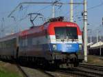Die 1116 041 Niederlande am 11.10.2008 mit dem EC W�rtersee bei der Einfahrt in Salzburg Hbf.