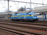 Nachdem sie den IC 403  Saris  von Wien West nach Kosice auf dem Bahnhof Bratislava-Petrzalka abgeliefert hat, wartet die schwedische EM-Lok 1116 029-8 mutterseelenallein auf ihren n�chsten Einsatz,