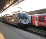 BB 1116 246-8  50 Jahre Bundesheer  als Schublok eines REX im Abendlicht in Wien Meidling.