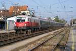 EM-Lok 1116 087  Polen  f�hrt mit OEC660  Urlaub am Bauernhof  von Wien Westbahnhof nach Bregenz. Wien Penzing, 14.04.2009