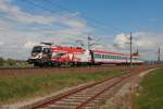 1116 246 - meiner Meinung immer noch die sch�nste aller Werbeloks - mit EC 101  Joze Plecnik  aufgenommen am 18. April 2009 bei H�rsching. Da der Zug zur Zeit wegen einer Streckenunterbrechung nur von Linz aus gef�hrt wird, sind anscheinend nur zwei Waggons zur Bew�ltigung des Fahrgastaufkommens n�tig. 