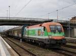 Die 1116 007 (SOS Kinderdorf) am 04.09.2009 mit dem AUDI Zug bei der Durchfahrt durch den Regensburger Hbf. 