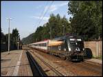 Auf dem Weg zum B�cker wurde ein Stop am Bahnhof eingelegt. BLITZSCHNELL ist 1116 280 A1 mit ihrem OEC 561  Europ�ischer Computer F�hrerschein  von Bregenz nach Wien-West unterwegs. BLITZSCHNELL geht es nicht durch den Bahnhof von Kiefersfelden... (02.08.2009)